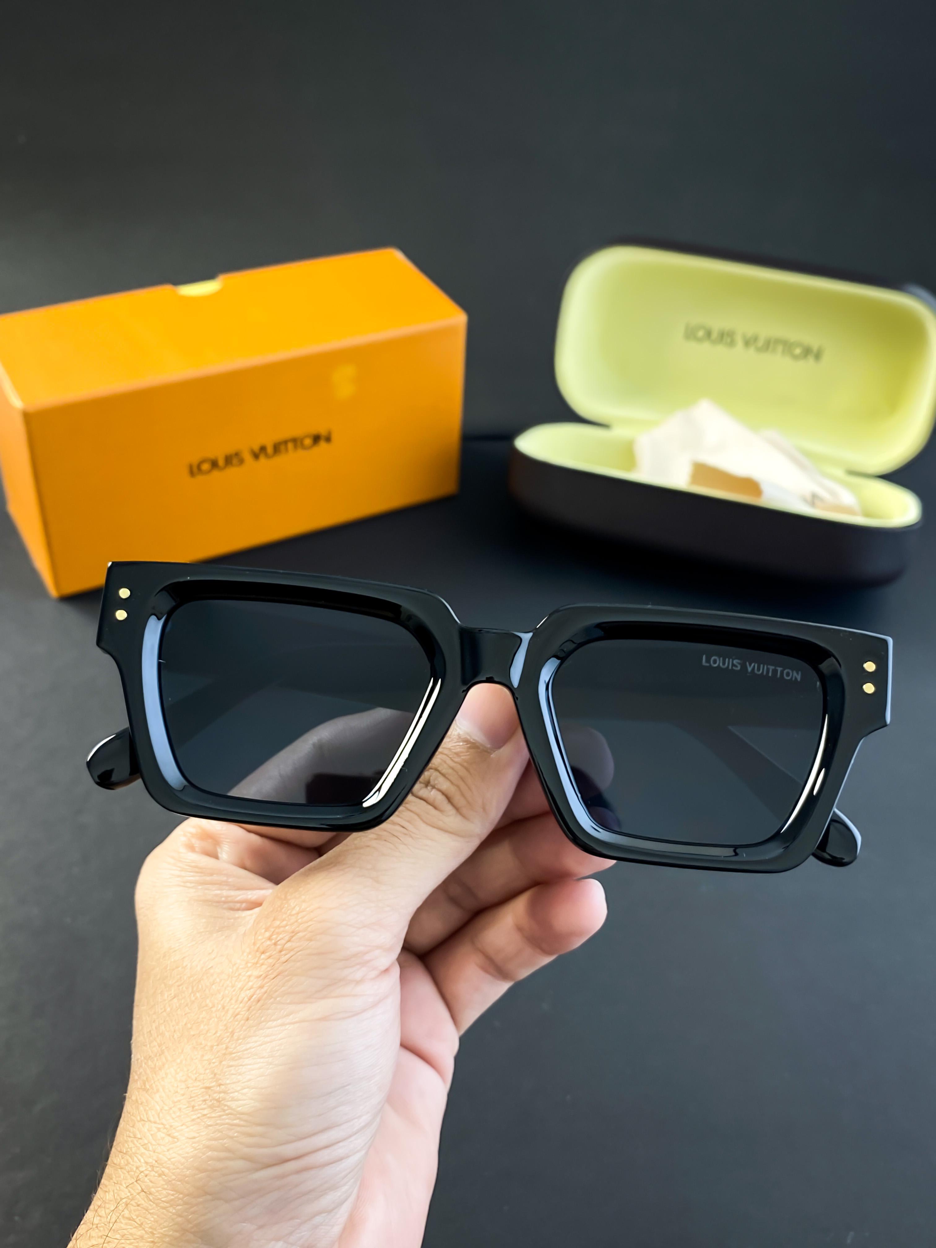 LOUIS VUITTON BLACK 8263