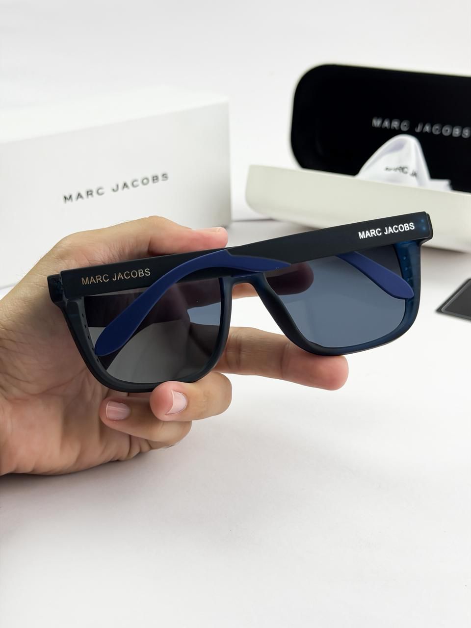 MARC JACOBS BLUE BLACK