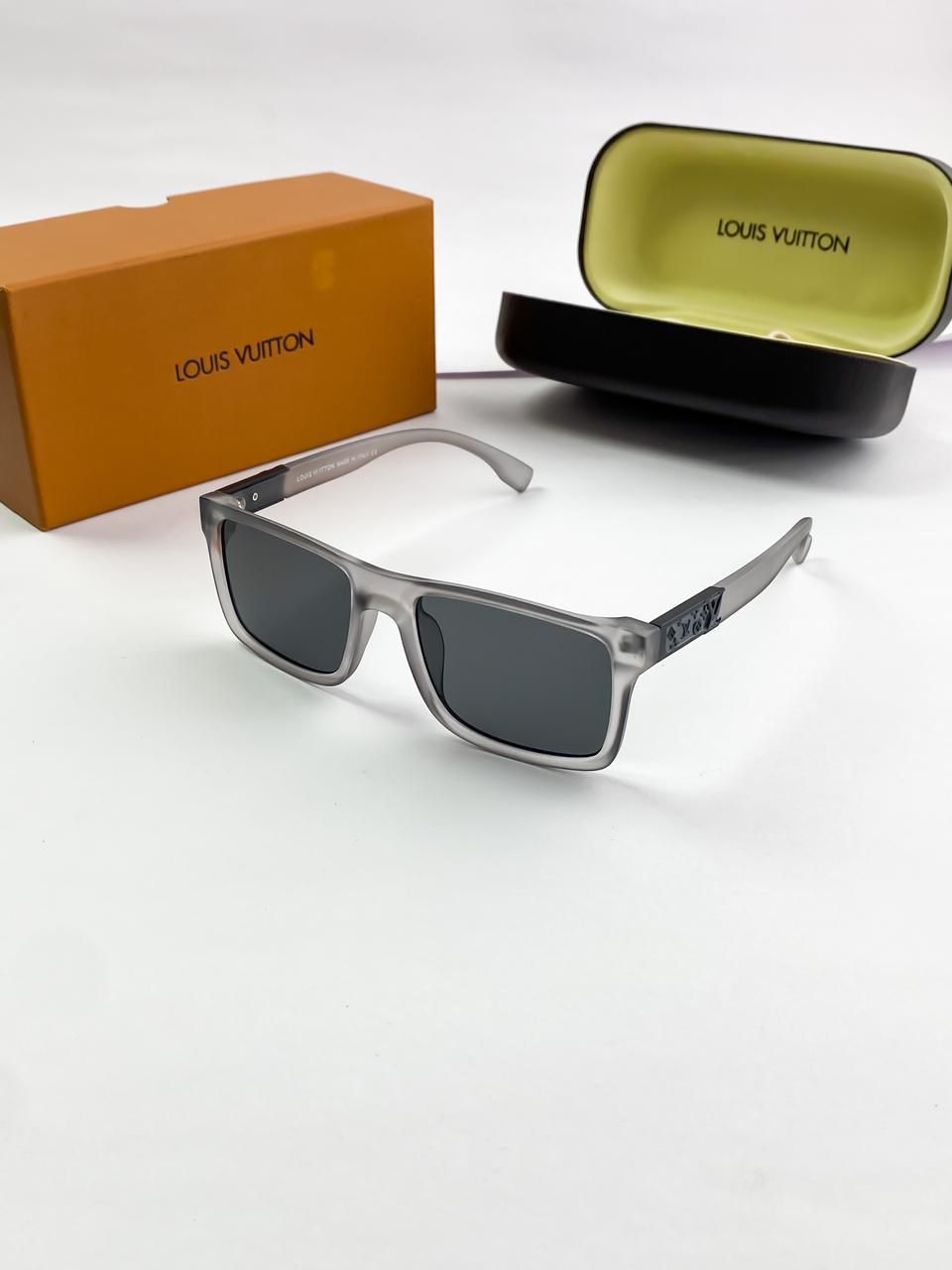 LOUIS VUITTON GREY BLACK