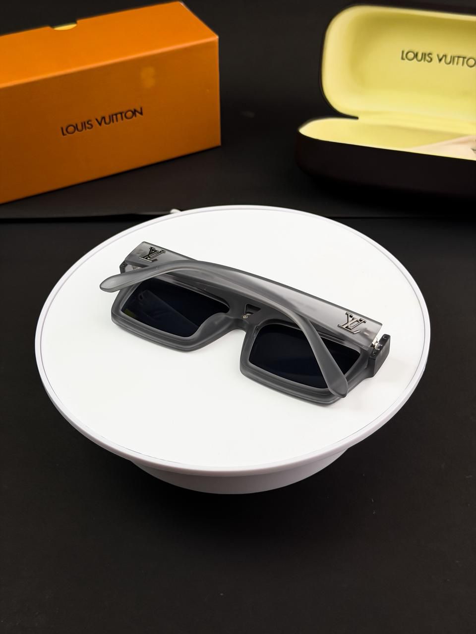 LOUIS VUITTON GREY BLACK 1984