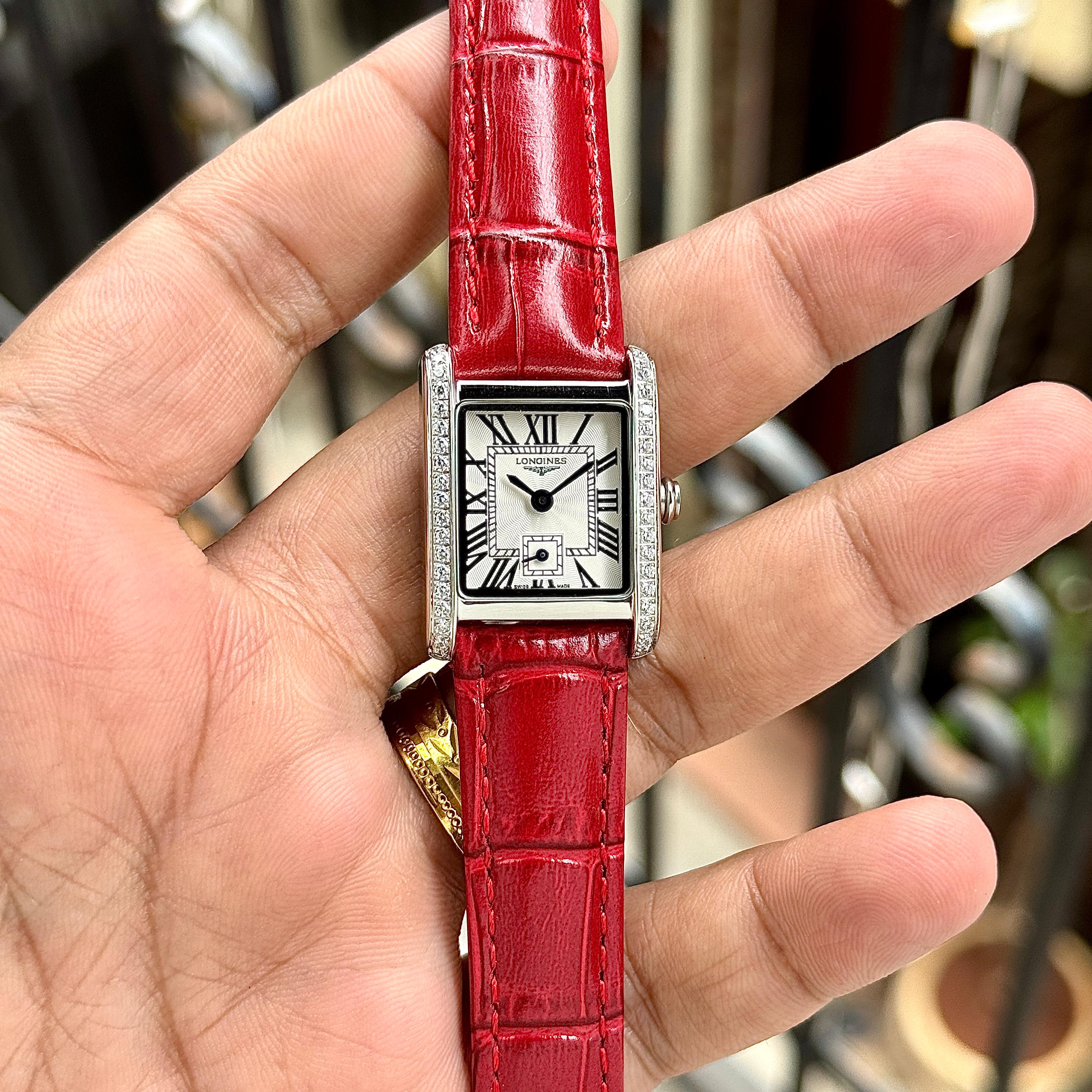 LONGINES MINI DOLCEVITA – TIMELESS LUXURY WITH A TOUCH OF RED